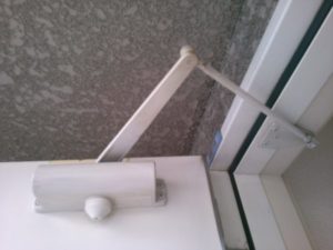 ドアクローザー交換