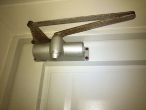 RYOBIドアクローザー故障