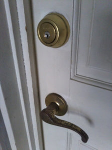 Kwiksetクイックセットピッキングで1分かからず開けられるため防犯性の高い鍵ディンプルキーに交換 鍵紛失時の鍵開け 鍵修理 鍵交換 スターキーロック 東京 川崎 横浜